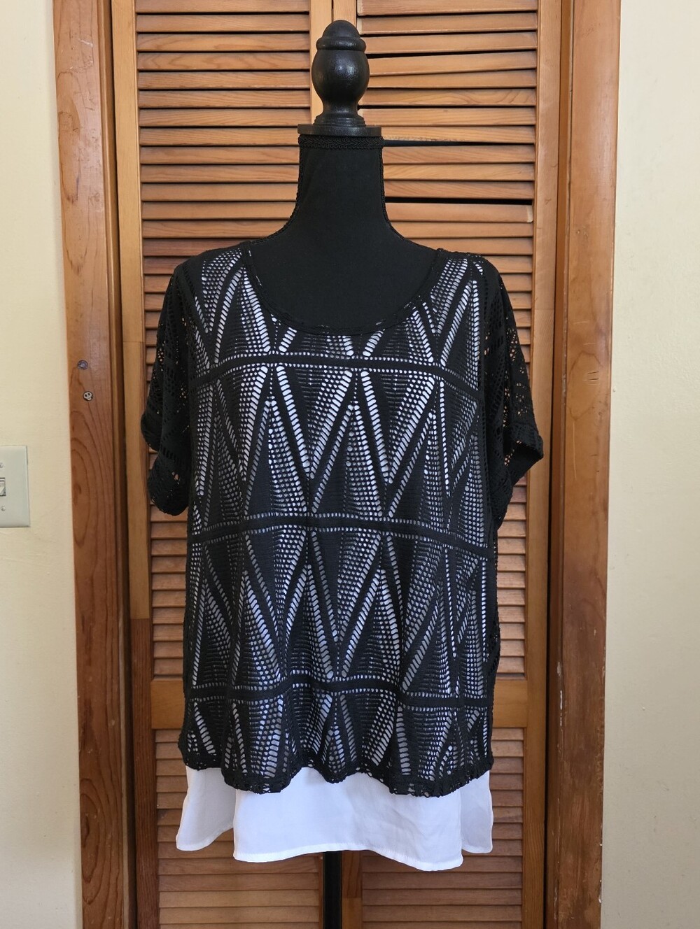 EUC New York & Company Soho Jeans Geometric Knit Blouse Size XL